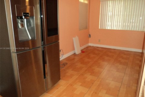 Villa ou maison à vendre à Hollywood, Floride: 3 chambres № 2015921 - photo 11