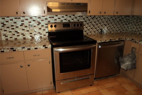 Villa ou maison à vendre à Hollywood, Floride: 3 chambres № 2015921 - photo 12