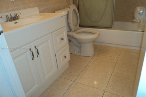 Villa ou maison à vendre à Hollywood, Floride: 3 chambres № 2015921 - photo 13