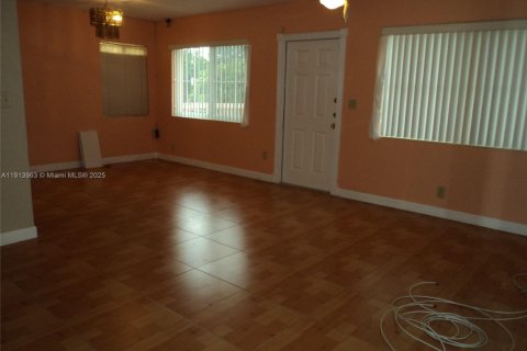 Villa ou maison à vendre à Hollywood, Floride: 3 chambres № 2015921 - photo 4