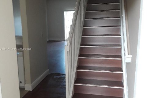 Townhouse in Homestead, Florida 2 bedrooms, 98.94 sq.m. № 1947660 - photo 11