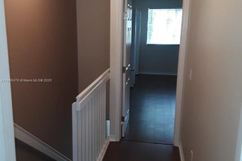 Townhouse in Homestead, Florida 2 bedrooms, 98.94 sq.m. № 1947660 - photo 8