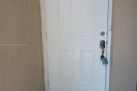 Townhouse in Homestead, Florida 2 bedrooms, 98.94 sq.m. № 1947660 - photo 1