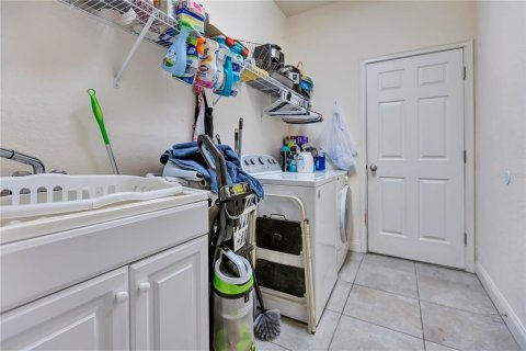 House in Lakeland, Florida 5 bedrooms, 265.33 sq.m. № 2196089 - photo 20