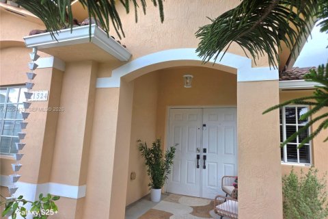 Villa ou maison à vendre à Cutler Bay, Floride: 4 chambres, 154.96 m2 № 2382377 - photo 2