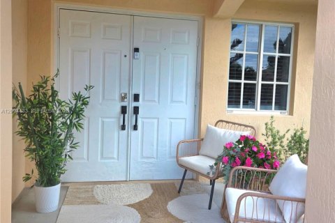 Villa ou maison à Cutler Bay, Floride 4 chambres, 154.96 m2 № 2382377