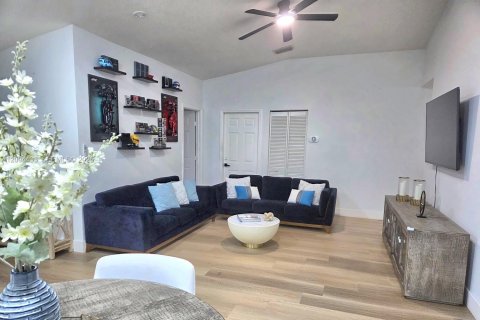 Villa ou maison à vendre à Cutler Bay, Floride: 4 chambres, 154.96 m2 № 2382377 - photo 22