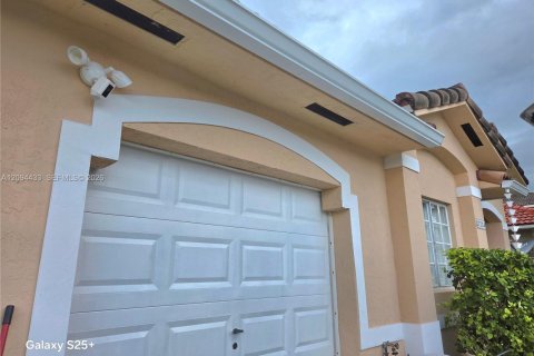Villa ou maison à vendre à Cutler Bay, Floride: 4 chambres, 154.96 m2 № 2382377 - photo 3