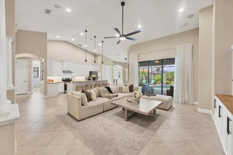 House in Lakewood Ranch, Florida 4 bedrooms, 216.83 sq.m. № 1884107 - photo 9
