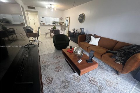 Condominio en alquiler en Hollywood, Florida, 2 dormitorios, 101.17 m2 № 2041376 - foto 1