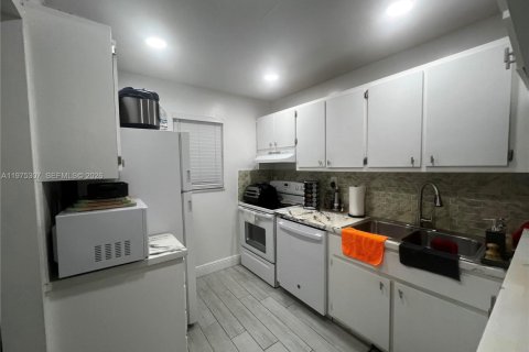 Condominio en alquiler en Hollywood, Florida, 2 dormitorios, 101.17 m2 № 2041376 - foto 2