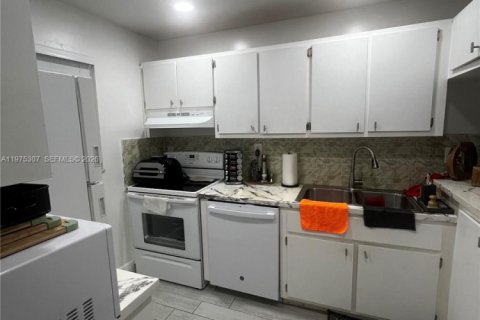Condominio en alquiler en Hollywood, Florida, 2 dormitorios, 101.17 m2 № 2041376 - foto 13