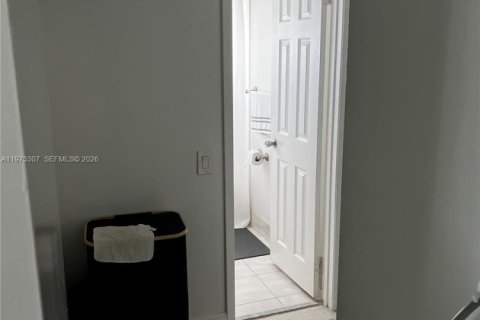 Condominio en alquiler en Hollywood, Florida, 2 dormitorios, 101.17 m2 № 2041376 - foto 5