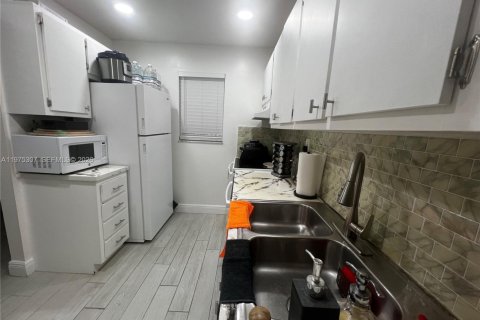 Condominio en alquiler en Hollywood, Florida, 2 dormitorios, 101.17 m2 № 2041376 - foto 3