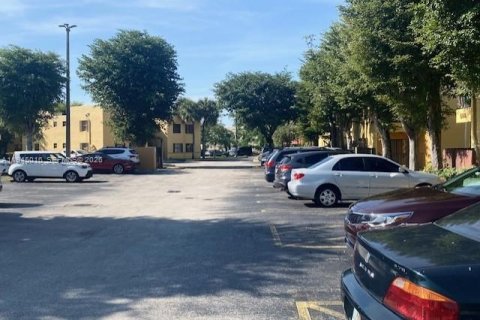 Copropriété à louer à Sweetwater, Floride: 2 chambres, 70.42 m2 № 2001224 - photo 3