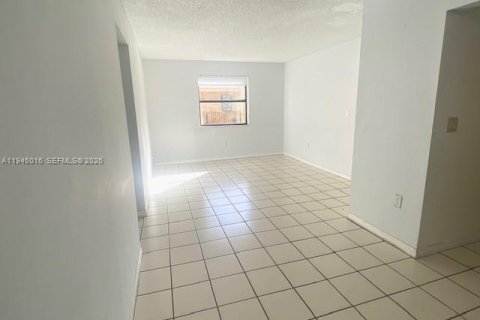 Condo à Sweetwater, Floride, 2 chambres  № 2001224