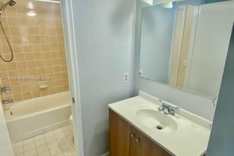 Copropriété à louer à Sweetwater, Floride: 2 chambres, 70.42 m2 № 2001224 - photo 5