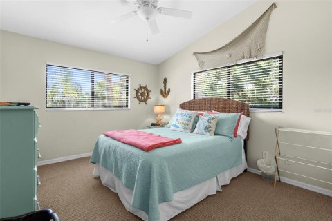 Condo in Sarasota, Florida, 2 bedrooms  № 1885879 - photo 16