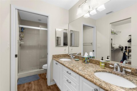 Condo in Sarasota, Florida, 2 bedrooms  № 1885879 - photo 13