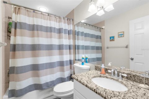 Condo in Sarasota, Florida, 2 bedrooms  № 1885879 - photo 18