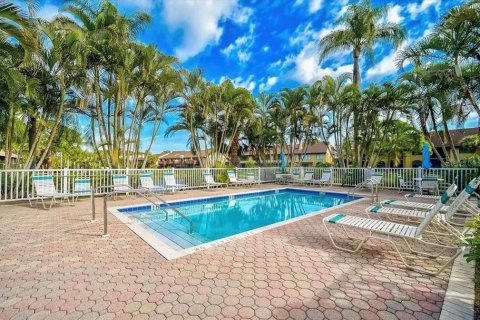 Condo in Sarasota, Florida, 2 bedrooms  № 1885879 - photo 26