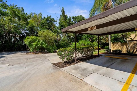 Condo in Sarasota, Florida, 2 bedrooms  № 1885879 - photo 23