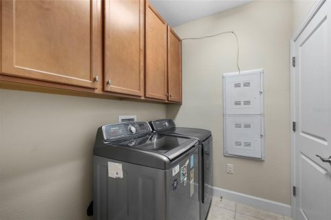 Townhouse in Saint Petersburg, Florida 4 bedrooms, 178.37 sq.m. № 2101656 - photo 29