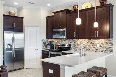 Townhouse in Saint Petersburg, Florida 4 bedrooms, 178.37 sq.m. № 2101656 - photo 11