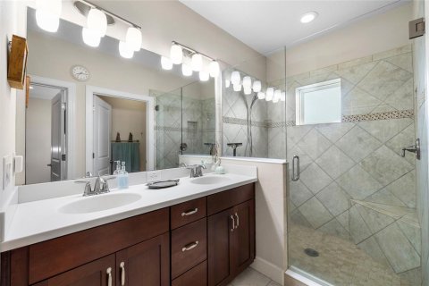 Townhouse in Saint Petersburg, Florida 4 bedrooms, 178.37 sq.m. № 2101656 - photo 25