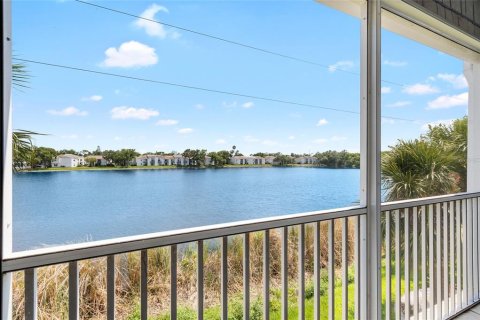 Townhouse in Saint Petersburg, Florida 4 bedrooms, 178.37 sq.m. № 2101656 - photo 18