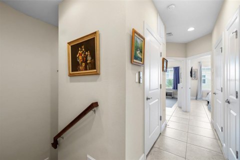 Townhouse in Saint Petersburg, Florida 4 bedrooms, 178.37 sq.m. № 2101656 - photo 21