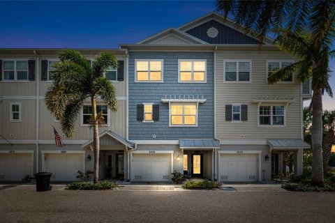 Townhouse in Saint Petersburg, Florida 4 bedrooms, 178.37 sq.m. № 2101656
