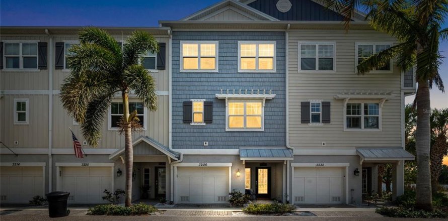 Townhouse in Saint Petersburg, Florida 4 bedrooms, 178.37 sq.m. № 2101656