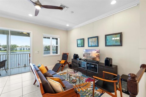 Townhouse in Saint Petersburg, Florida 4 bedrooms, 178.37 sq.m. № 2101656 - photo 9