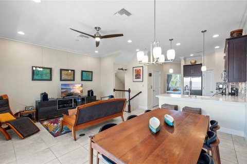 Townhouse in Saint Petersburg, Florida 4 bedrooms, 178.37 sq.m. № 2101656 - photo 8