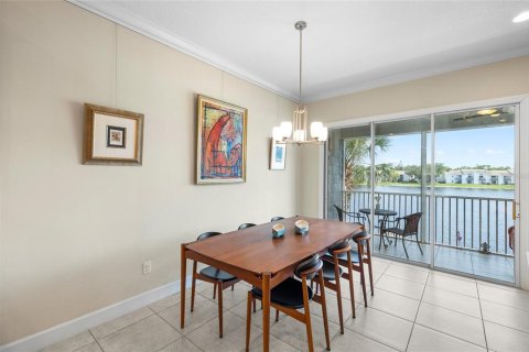 Townhouse in Saint Petersburg, Florida 4 bedrooms, 178.37 sq.m. № 2101656 - photo 7