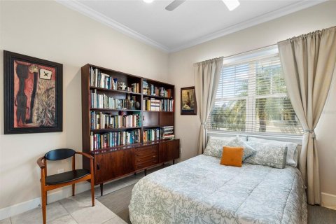 Townhouse in Saint Petersburg, Florida 4 bedrooms, 178.37 sq.m. № 2101656 - photo 19
