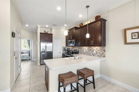 Townhouse in Saint Petersburg, Florida 4 bedrooms, 178.37 sq.m. № 2101656 - photo 10