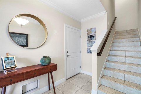 Townhouse in Saint Petersburg, Florida 4 bedrooms, 178.37 sq.m. № 2101656 - photo 5