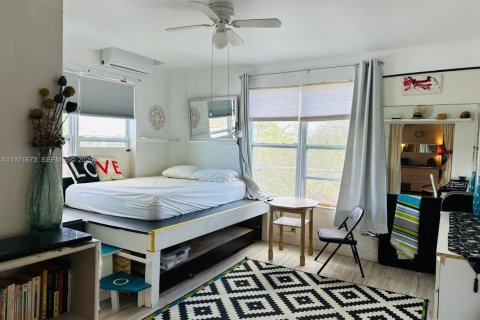 Condominio en alquiler en Miami, Florida, 1 dormitorio, 45.52 m2 № 2032335 - foto 4