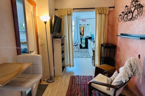 Condominio en alquiler en Miami, Florida, 1 dormitorio, 45.52 m2 № 2032335 - foto 2