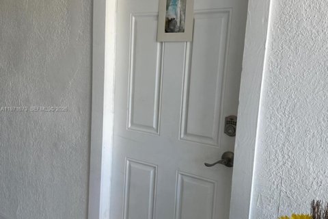 Condominio en alquiler en Miami, Florida, 1 dormitorio, 45.52 m2 № 2032335 - foto 13