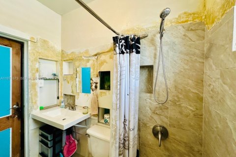 Condominio en alquiler en Miami, Florida, 1 dormitorio, 45.52 m2 № 2032335 - foto 8