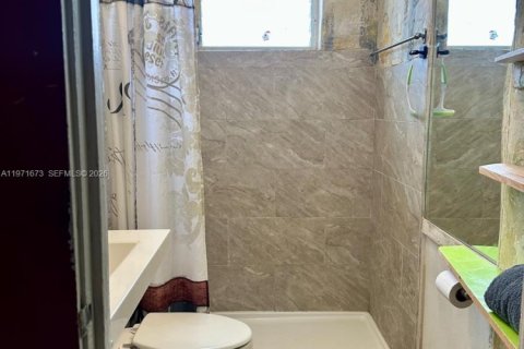 Condominio en alquiler en Miami, Florida, 1 dormitorio, 45.52 m2 № 2032335 - foto 10