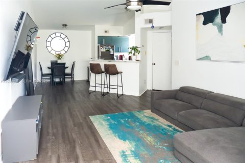 Condo in Sunrise, Florida, 2 bedrooms  № 2085502 - photo 2