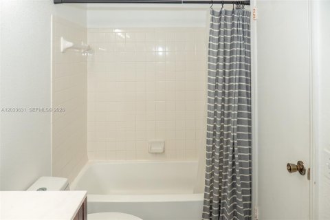 Condo in Sunrise, Florida, 2 bedrooms  № 2085502 - photo 9