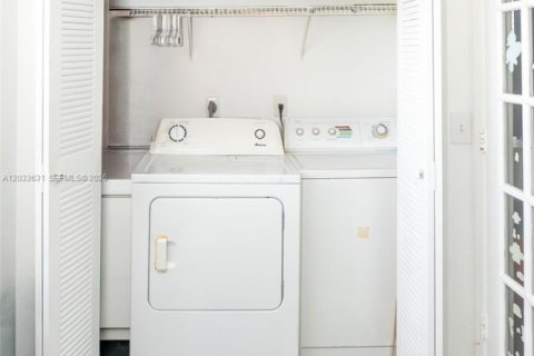 Condo in Sunrise, Florida, 2 bedrooms  № 2085502 - photo 5