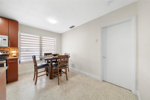 Commercial property in Hialeah, Florida 109.9 sq.m. № 2026512 - photo 25