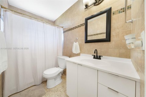 Commercial property in Hialeah, Florida 109.9 sq.m. № 2026512 - photo 29