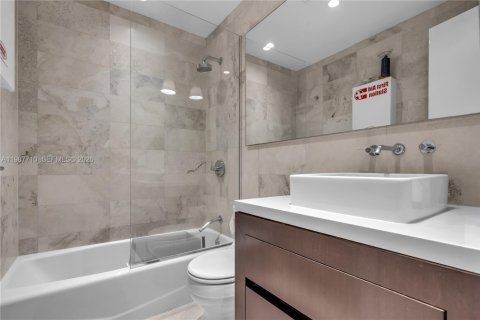 Купить виллу или дом в Ки-Бискейн, Флорида 5 спален, 322.93м2, № 2052696 - фото 28